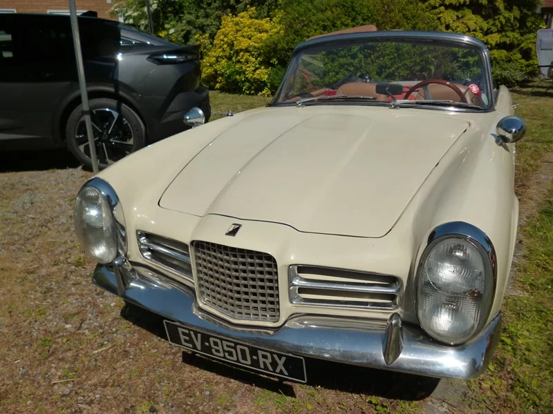 Facel Vega présente à la première édition du rassemblement Les Doyennes d'Anchin du 04/06/2023.