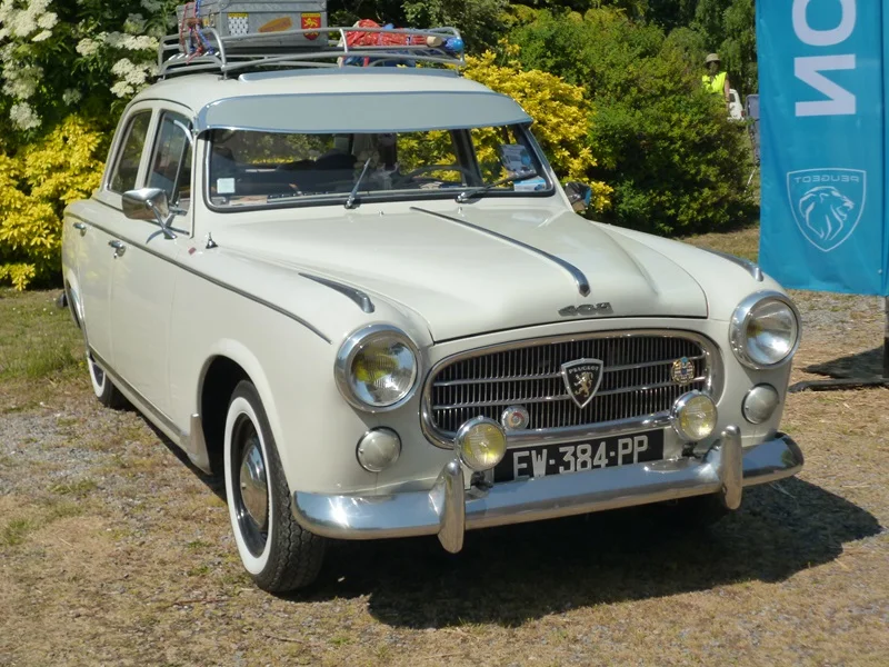 Peugeot 403 B7 qui a participé à la première édition du rassemblement Les Doyennes d'Anchin du dimanche 4 juin 2023.
