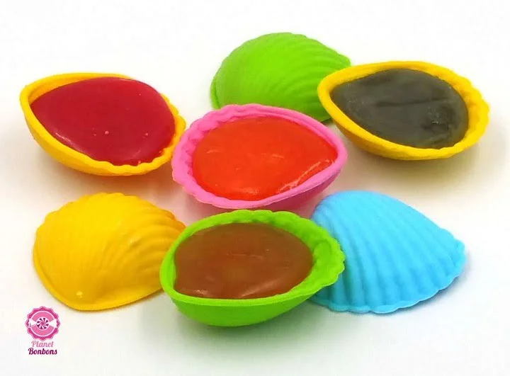Roudoudou, bonbon à lécher typique des années 80 à la forme de coquillage coloré.