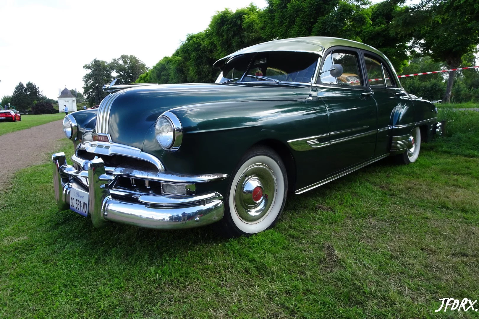 Pontiac Chieftain de couleur émeraude présente lors de la seconde édition des Doyennes d'Anchin.