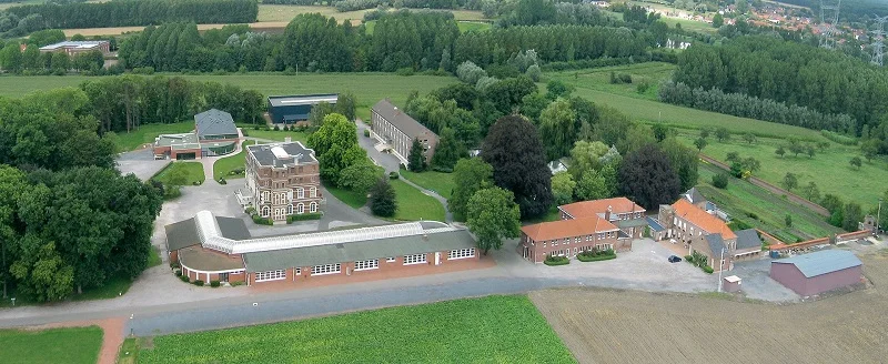 Vue aérienne de l'Institut d'Anchin à Pecquencourt (59).
